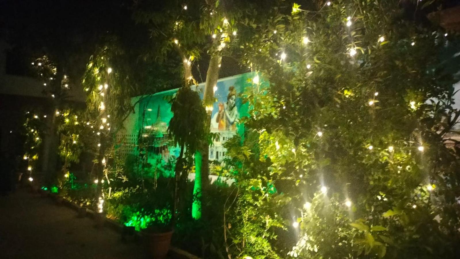 Отель Maa Gayatri Dham Вриндавана Экстерьер фото